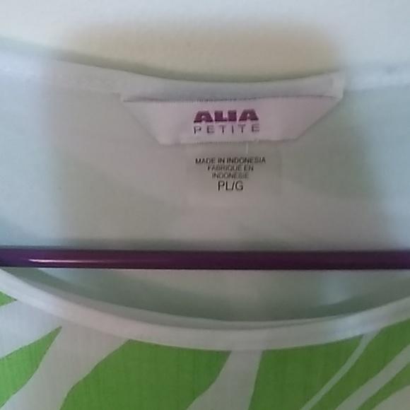 Blouse - Picture 2 of 2